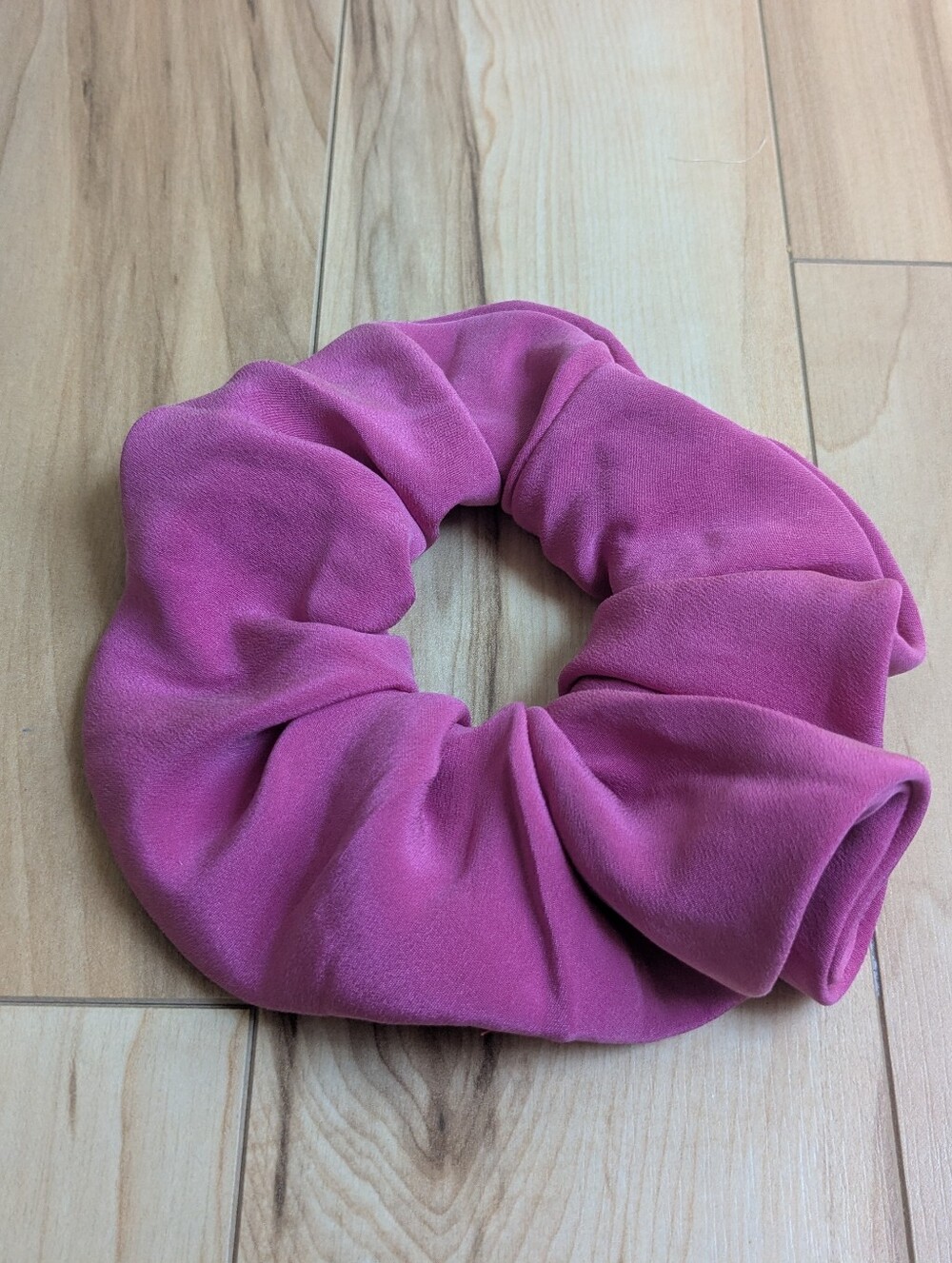 100% Silk Scrunchy
